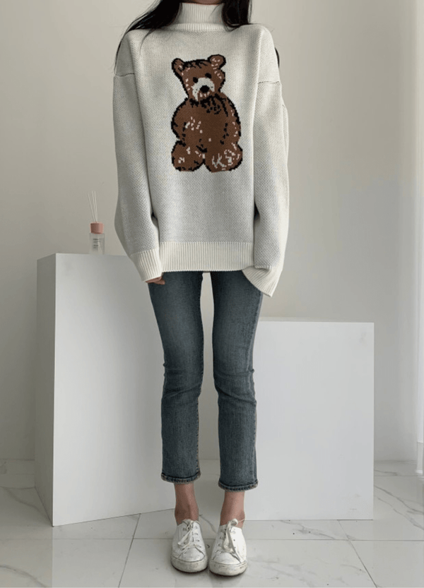 UNISEX BEAR TURTLE NECK SWEATER ( 2 COLORS )