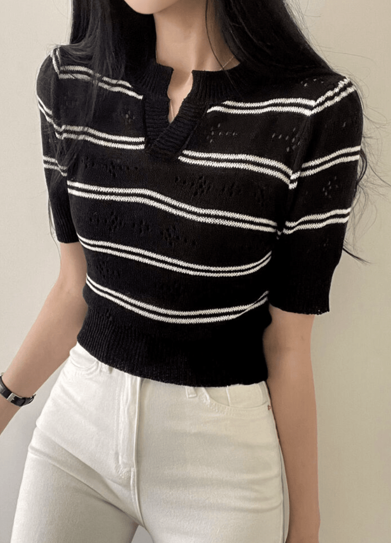 STRIPED PATTERNED PUNCHING KNIT ( 2 COLORS )