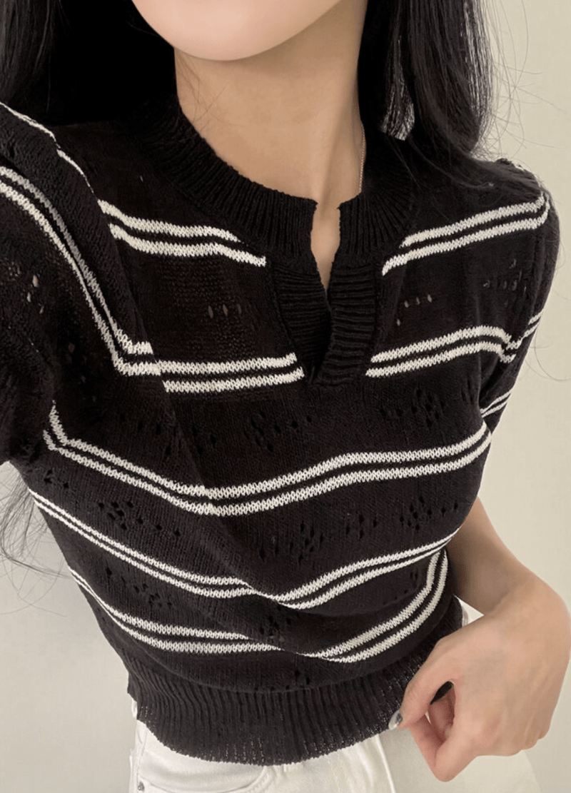 STRIPED PATTERNED PUNCHING KNIT ( 2 COLORS )