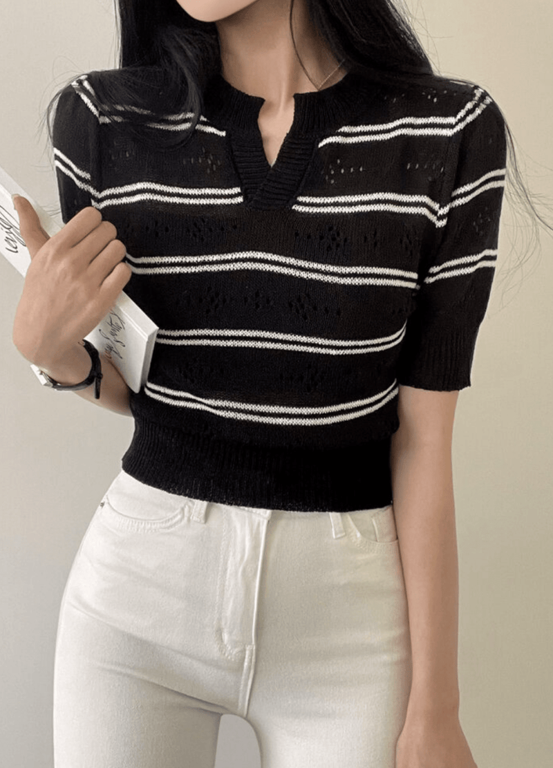 STRIPED PATTERNED PUNCHING KNIT ( 2 COLORS )