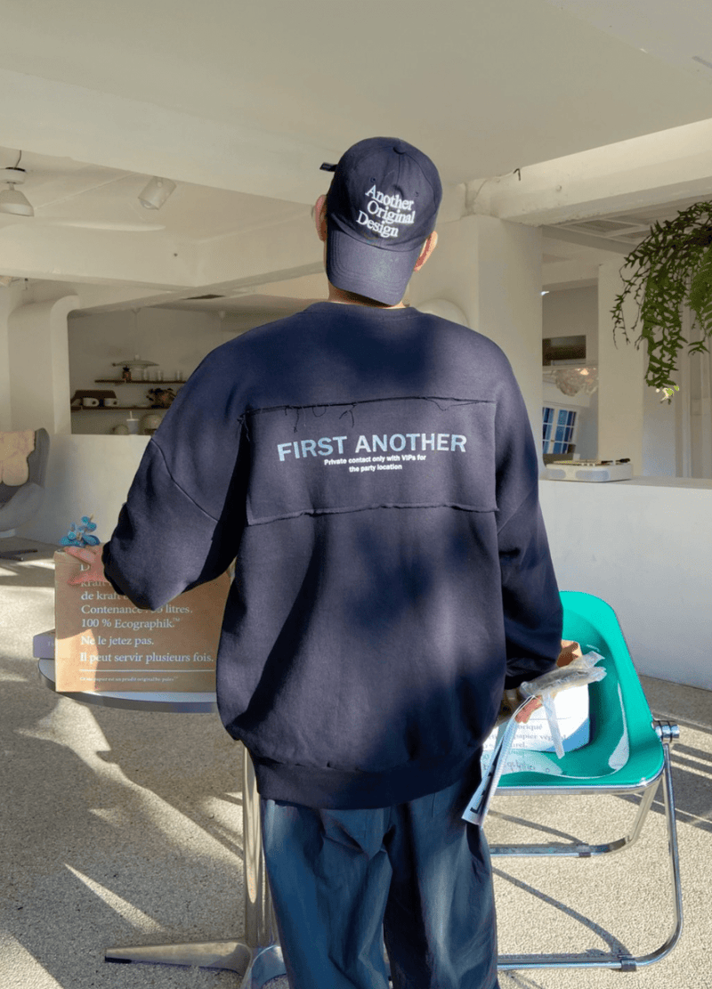 FIRST ANOTHER PATCH FLEECED-LINE SWEATSHIRTS ( 2 COLORS )