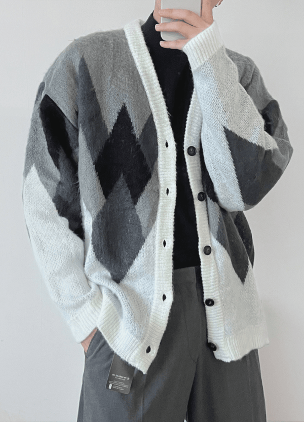 BRUSH OVERSIZED ARGYLE CARDIGAN ( 2 COLORS )